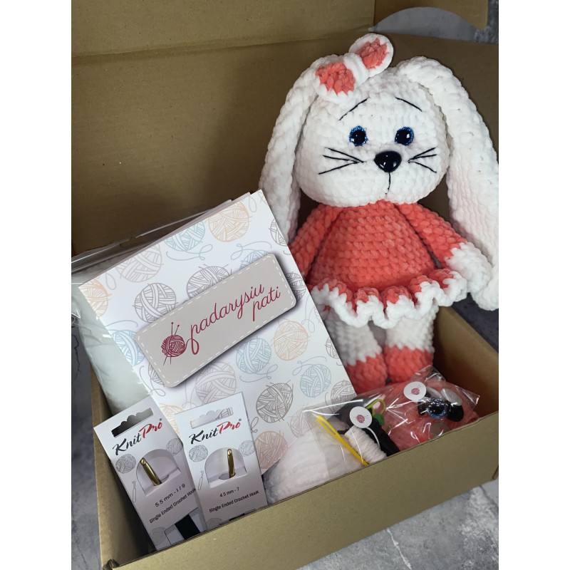 Nėrimo rinkinys „Ilgaausė zuikutė“ – rankų darbo žaislas