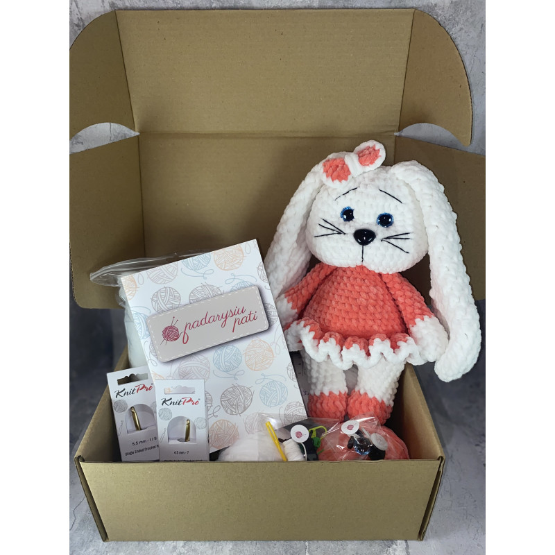 Nėrimo rinkinys „Ilgaausė zuikutė“ – rankų darbo žaislas