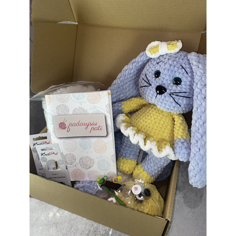 Nėrimo rinkinys „Ilgaausė zuikutė“ – rankų darbo žaislas