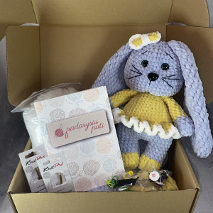 Nėrimo rinkinys „Ilgaausė zuikutė“ – rankų darbo žaislas