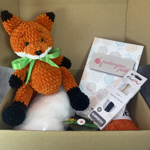 Nėrimo rinkinys „Mini lapė“ (pliušinis žaislas)