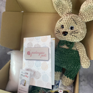 Nėrimo rinkinys „Zuikis stačiaausis“ – rankų darbo kūryba