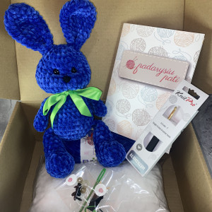 Nėrimo rinkinys „Zuikis mažylis“ (pliušinis žaislas)