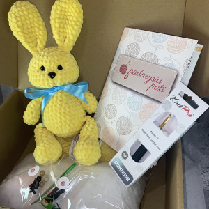 Nėrimo rinkinys „Zuikis mažylis“ (pliušinis žaislas)