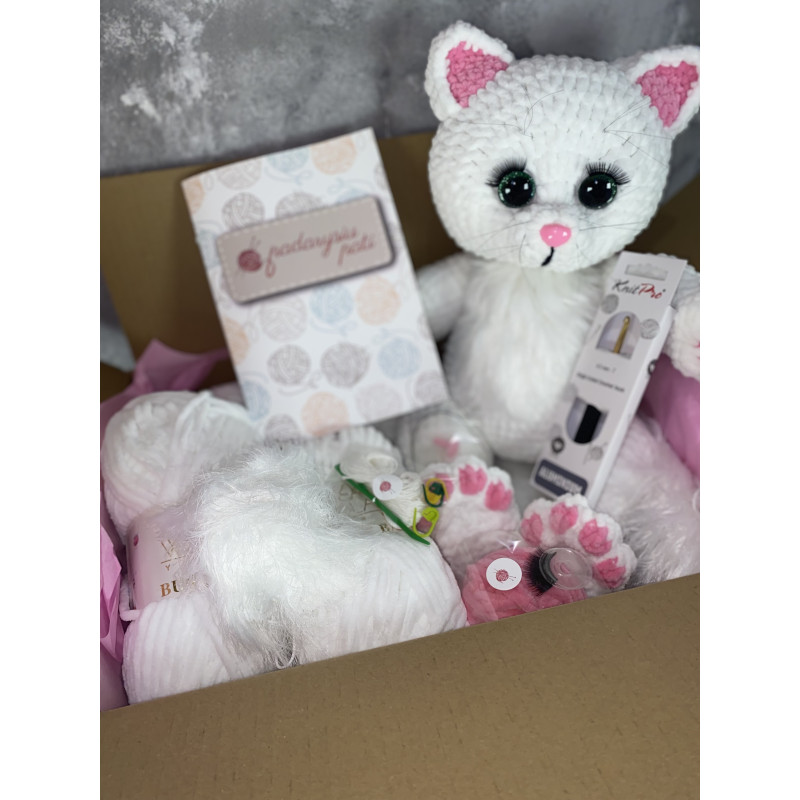 Nėrimo rinkinys „Katiniukas“ (baltos spalvos) (pliušinis žaislas)