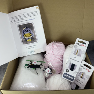 Nėrimo rinkinys „Ilgaausė zuikutė“ – rankų darbo žaislas