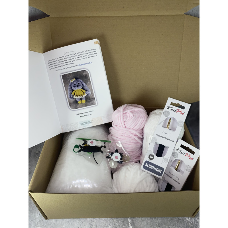 Nėrimo rinkinys „Ilgaausė zuikutė“ – rankų darbo žaislas