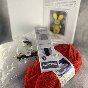 Nėrimo rinkinys „Zuikis mažylis“ (pliušinis žaislas)